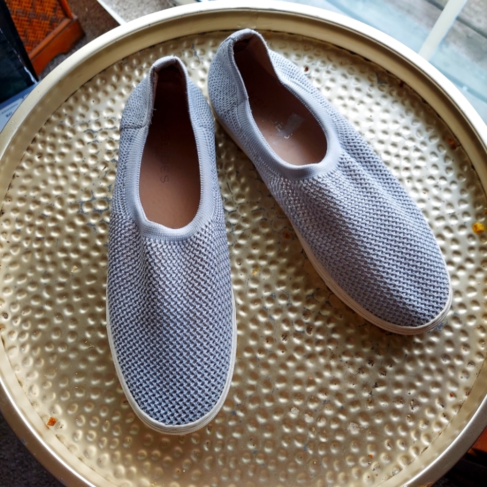 J/Slides Blue/Gray Sneakers Netted Mesh Size 8 G … - image 1